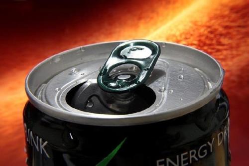 از عوارض نوشیدنی های انرژی زا چه می دانید؟
