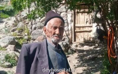 تزریق واكسن كرونا به پیرترین مرد كشور در آذربایجان شرقی