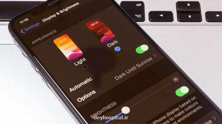 افراد مبتلا به آستیگماتیسم از حالت تاریک گوشی استفاده نکنند