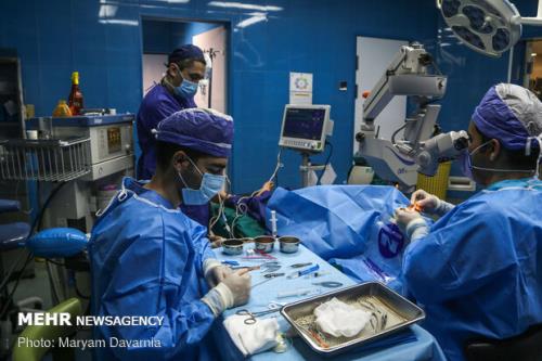 انجام پیوند قرنیه با کمترین عمل جراحی تهاجمی